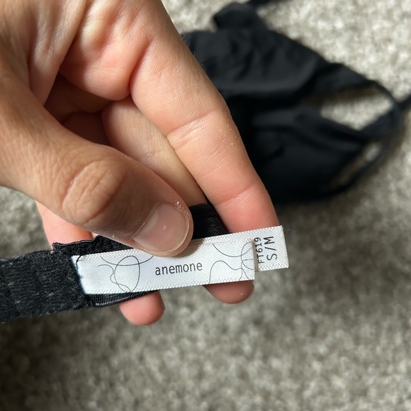 Black triangle silk stretch band bralette - Picture 3 of 4